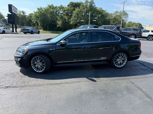 Used 2017 Volkswagen Passat 1.8T R-Line FWD image 4