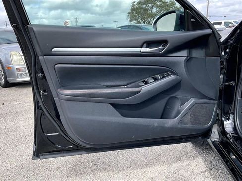 Used 2024 Nissan Altima 2.5 SR FWD image 17