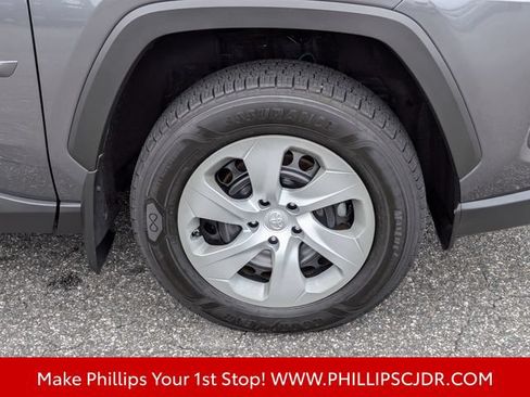 Used 2021 Toyota RAV4 LE FWD image 10