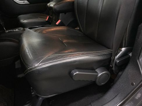 Used 2017 Jeep Wrangler Unlimited Rubicon image 16