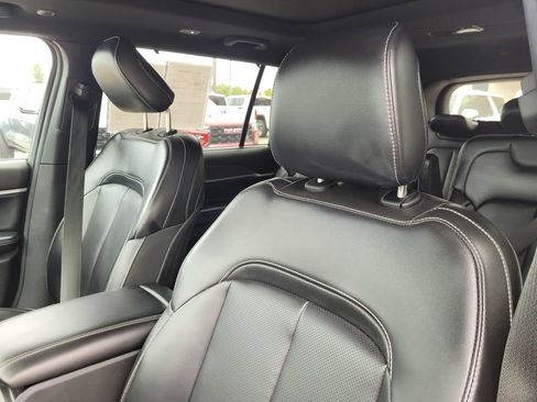 Used 2024 Jeep Grand Cherokee L Limited w/ Luxury Tech Group II AWD/4WD image 15