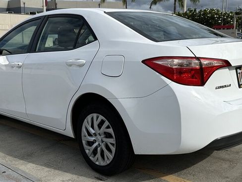 Used 2017 Toyota Corolla LE FWD image 3