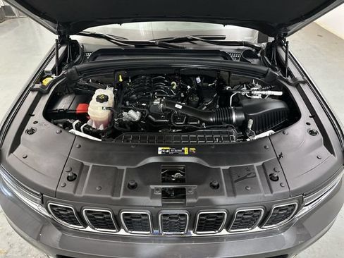 Used 2022 Jeep Grand Cherokee L Laredo w/ Luxury Tech Group I AWD/4WD image 20