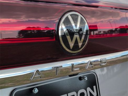 Used 2024 Volkswagen Atlas Cross Sport SE image 30