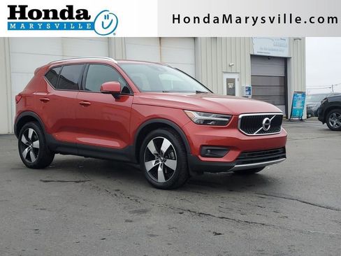 Used 2021 Volvo XC40 T5 Momentum w/ Climate Package image 1