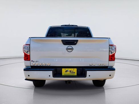 Used 2024 Nissan Titan SV w/ SV Convenience Package AWD/4WD image 4