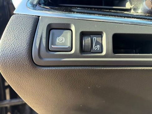 Used 2022 Cadillac XT6 Premium Luxury image 9