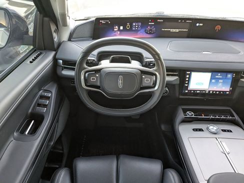 Certified 2025 Lincoln Navigator Reserve image 18