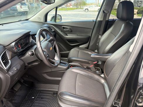 Used 2019 Chevrolet Trax LT w/ LT Convenience Package AWD/4WD image 9