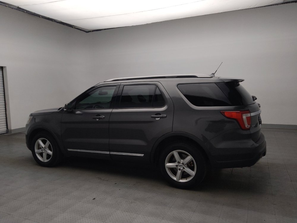 Used 2019 Ford Explorer XLT w/ Equipment Group 201A FWD image 3