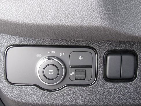 Used 2025 Mercedes-Benz Sprinter 2500 image 32
