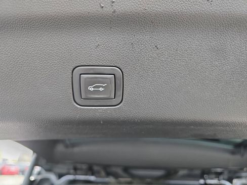 Certified 2024 GMC Yukon SLT w/ SLT Luxury Package AWD/4WD image 14