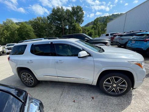 Used 2018 GMC Acadia Denali w/ Technology Package AWD/4WD image 4