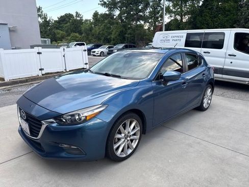 Used 2017 MAZDA MAZDA3 Touring FWD image 2