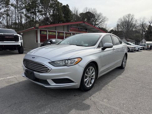 Used 2017 Ford Fusion SE image 2