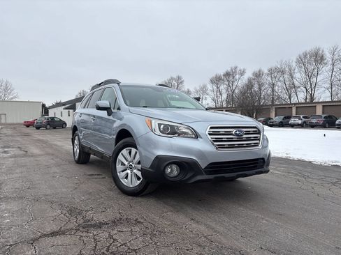 Used 2017 Subaru Outback 2.5i Premium image 7