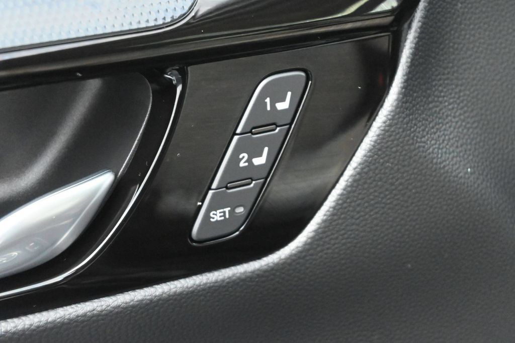 Used 2024 Honda CR-V EX-L image 4