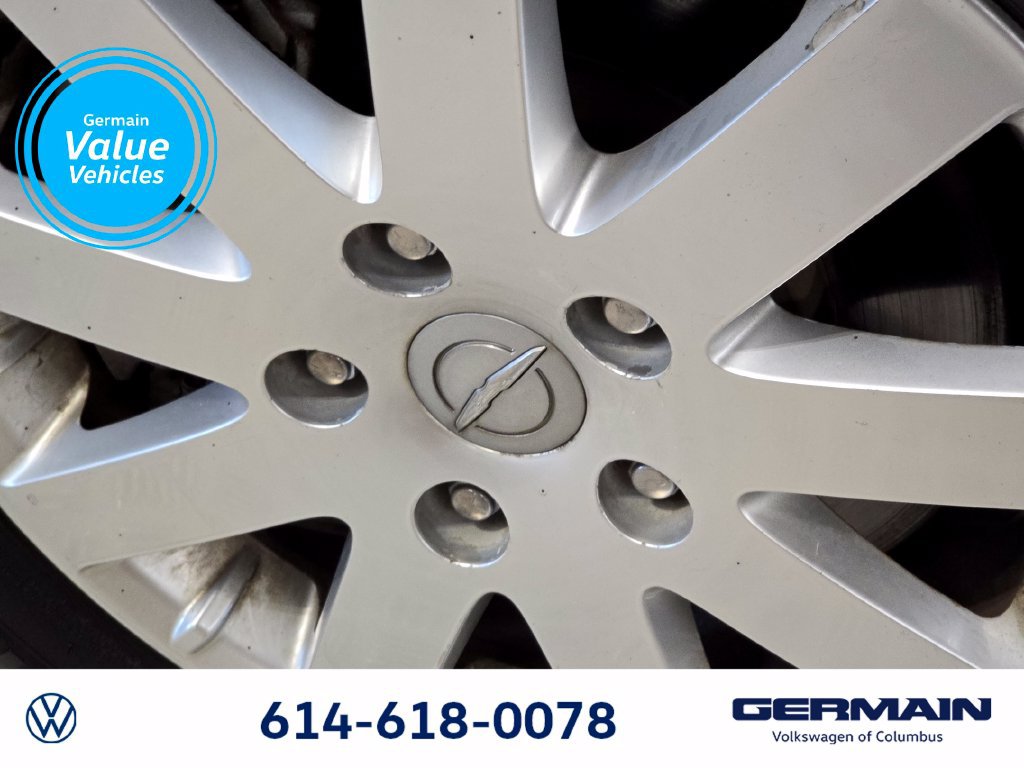 Used 2014 Chrysler Town & Country Touring FWD image 10