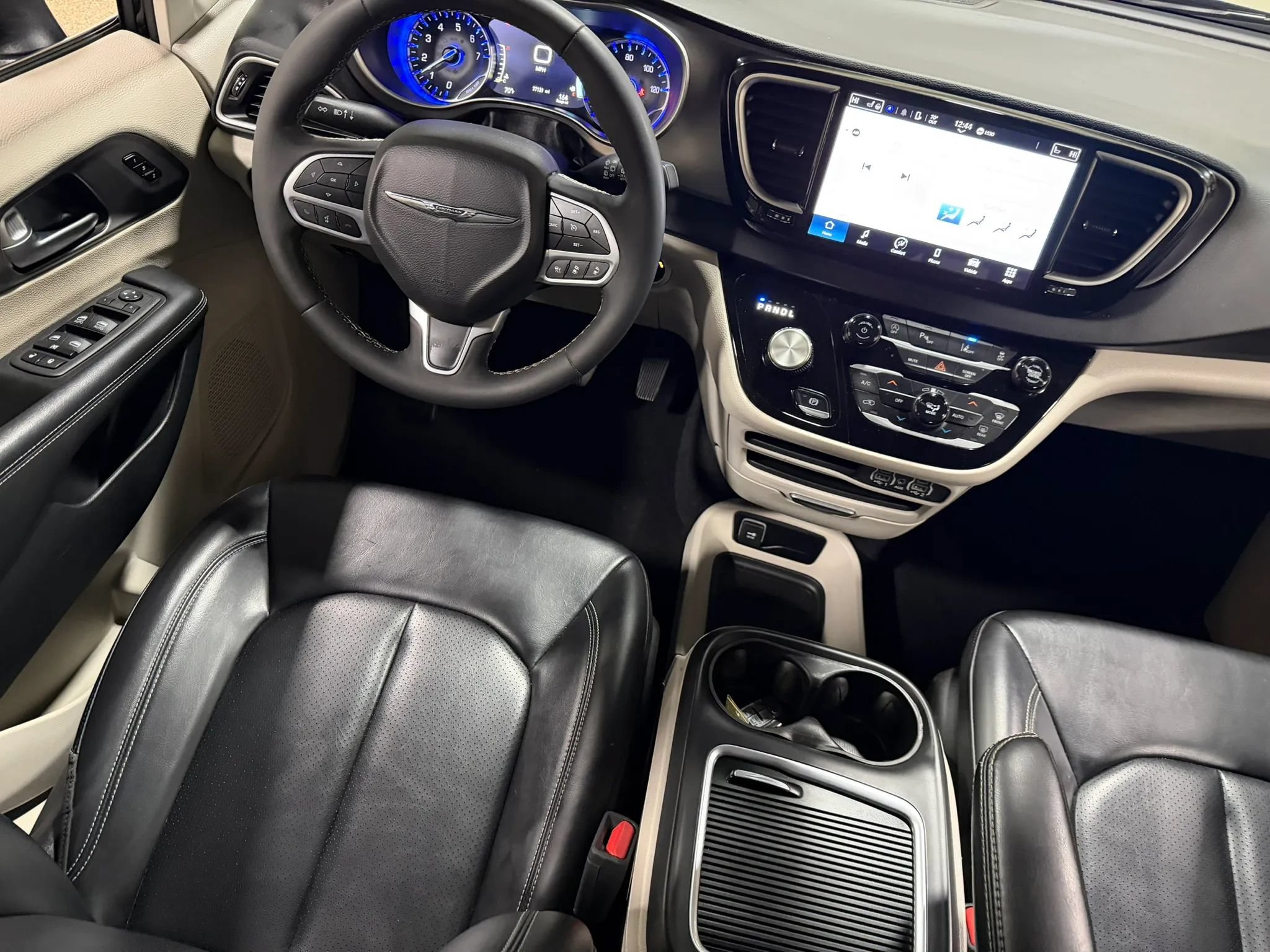 Used 2023 Chrysler Pacifica Touring-L FWD image 52