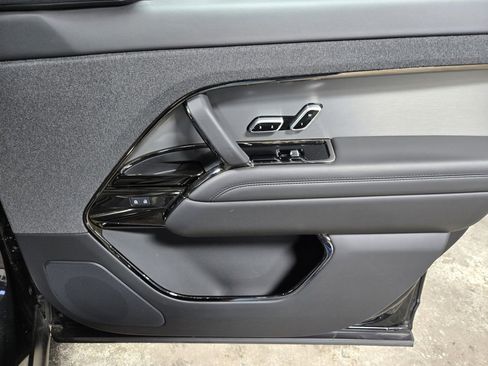 Used 2025 Land Rover Range Rover Sport SE image 54