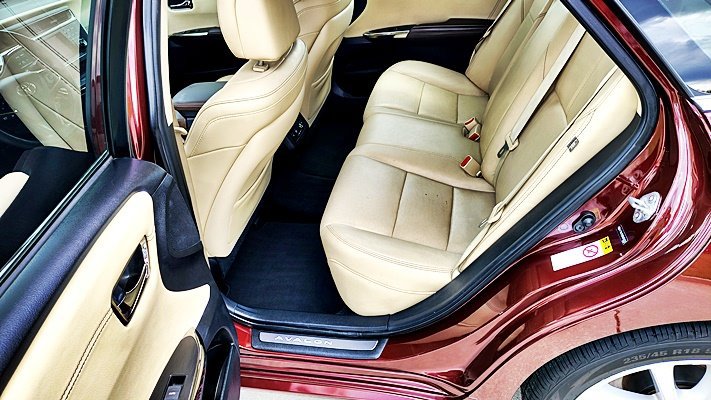 Used 2013 Toyota Avalon Limited FWD image 16