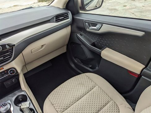 Used 2020 Ford Escape SE image 18