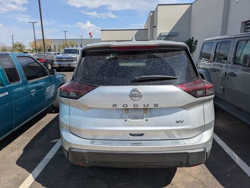 Used 2024 Nissan Rogue SV FWD image 3