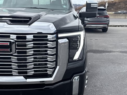 New 2026 GMC Sierra 3500 Denali w/ Technology Package image 9
