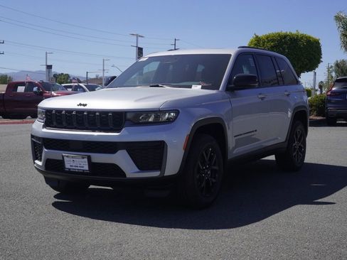 New 2026 Jeep Grand Cherokee Altitude AWD/4WD image 7