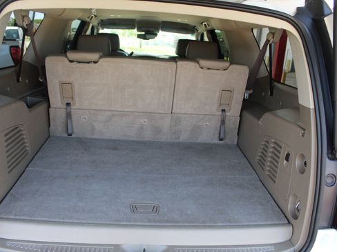 Used 2019 Chevrolet Suburban LT AWD/4WD image 24