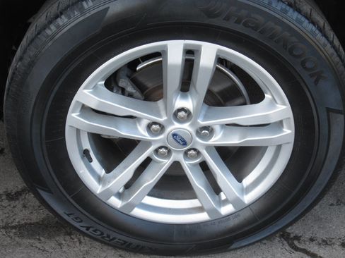 Used 2022 Ford Explorer XLT image 9