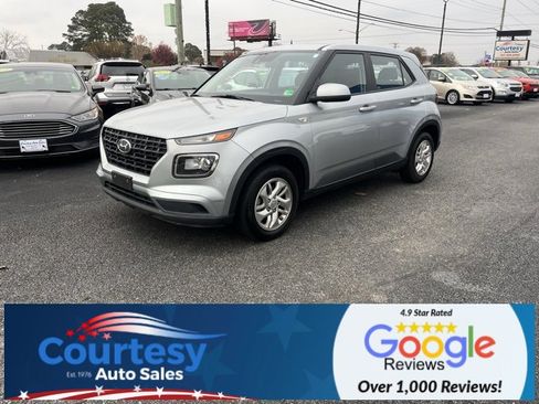 Used 2021 Hyundai Venue SE image 2