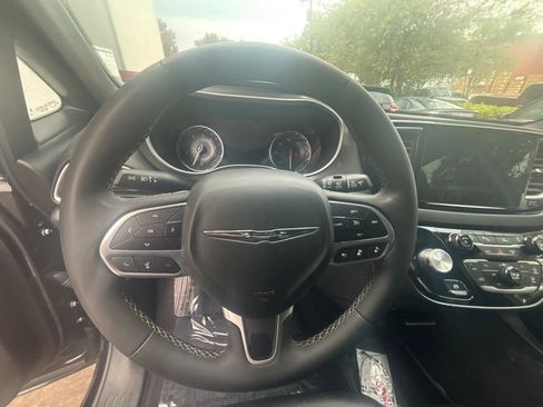 Used 2025 Chrysler Pacifica Select FWD image 13