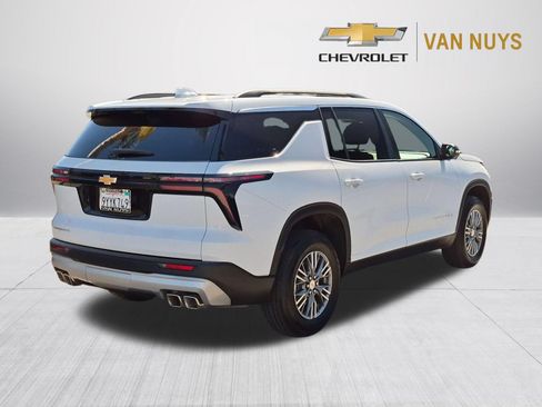 Used 2026 Chevrolet Traverse LT w/ Driver Confidence Package FWD image 5