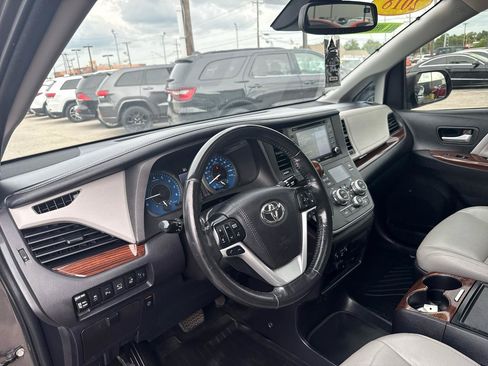 Used 2018 Toyota Sienna Limited Premium AWD/4WD image 10