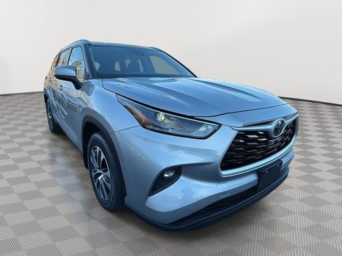 Used 2022 Toyota Highlander XLE image 7