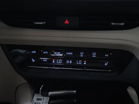 Used 2023 Buick Envision Essence w/ Premium Seat Package AWD/4WD image 16