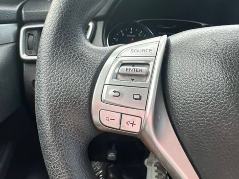 Used 2016 Nissan Rogue SV FWD image 12