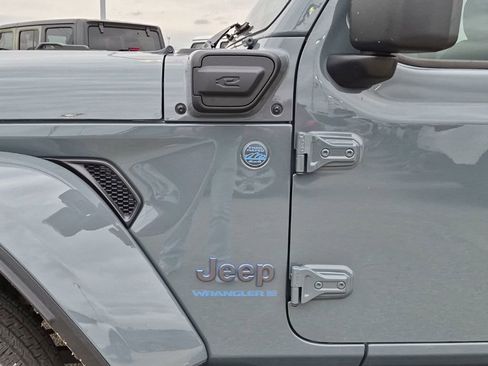 Used 2025 Jeep Wrangler Unlimited Sahara AWD/4WD image 8