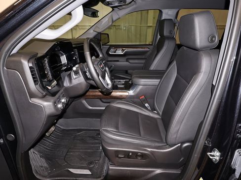 Used 2025 GMC Sierra 1500 Elevation w/ Elevation Premium Package image 12