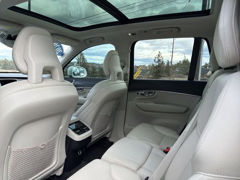 Used 2020 Volvo XC90 T5 Momentum w/ Protection Package Premier image 31