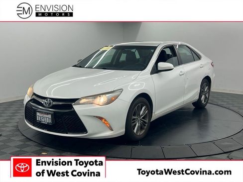 Used 2017 Toyota Camry SE FWD image 1