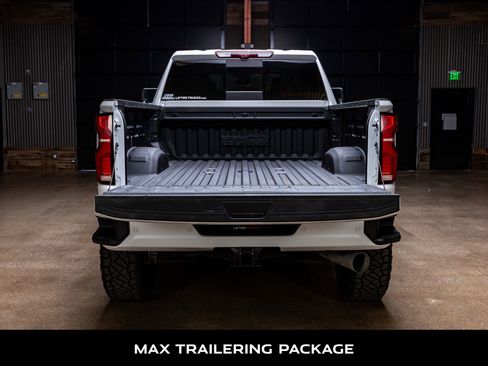 Used 2024 Chevrolet Silverado 2500 High Country w/ Technology Package image 9