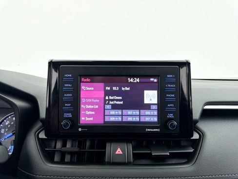 Used 2022 Toyota RAV4 XLE AWD/4WD image 5