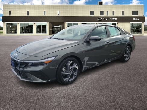 Certified 2025 Hyundai Elantra Sport w/ Cargo Package image 7