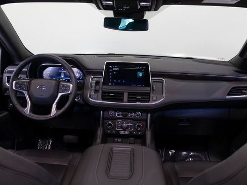 Used 2024 Chevrolet Suburban Z71 w/ Luxury Package image 28