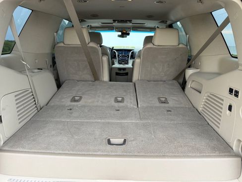 Used 2018 Cadillac Escalade Luxury AWD/4WD image 33