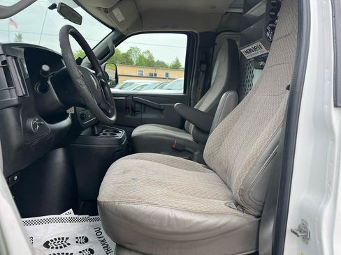 Used 2016 GMC Savana 2500 RWD image 13