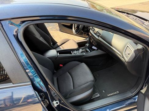 Used 2018 MAZDA MAZDA3 Sport FWD image 12