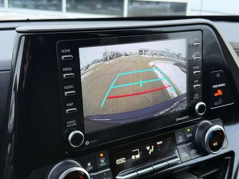 Used 2022 Toyota Highlander L image 25